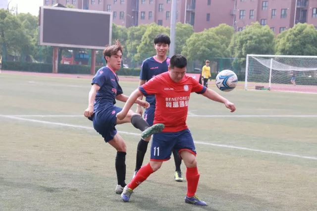 中国女子体操队重夺世锦赛女团冠军 期待国歌响起